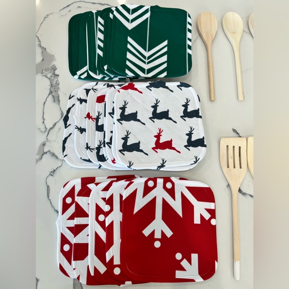 Brand New Christmas Bundle- 19 Brand New Patterned Hot Pads, 14 Wooden Utensils+ - Picture 3 of 12
